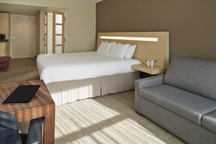 Room 16 of 50