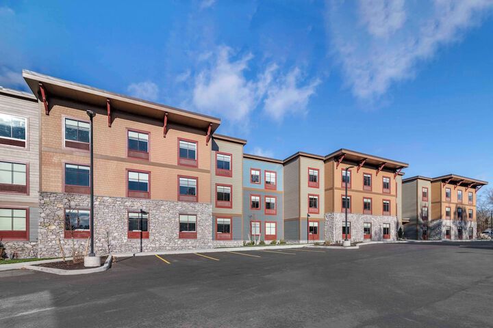 Hotel 5 of 101