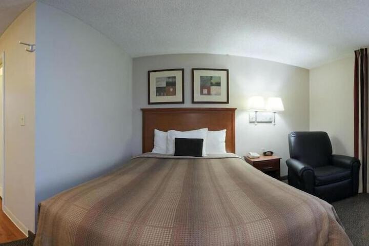 Room 10 of 28