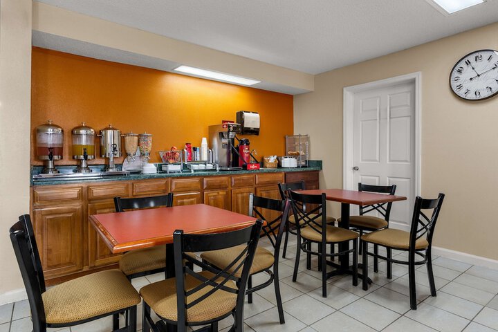Americas Best Value Inn Montezuma