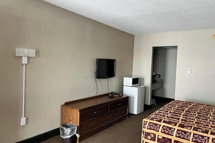 Room 12 of 32