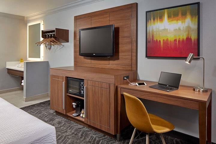 Room 8 of 10