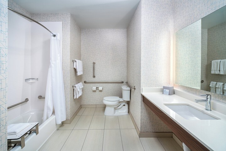 Holiday Inn Express & Suites Brandon by IHG