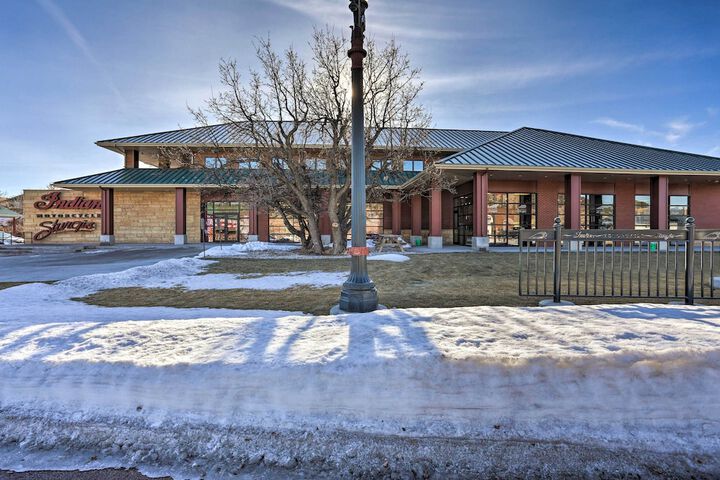 Main Street Strugis Apt w / High-end Features