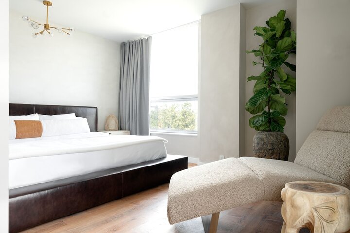 Room 43 of 60
