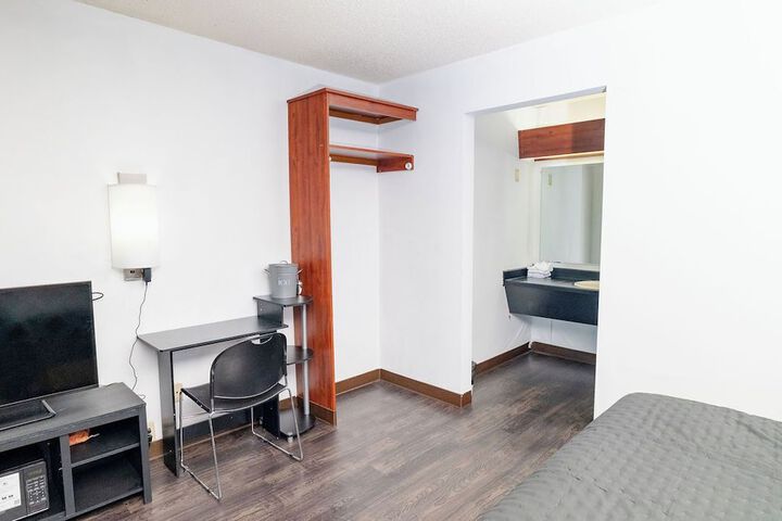 Rose City Inn and Suites
