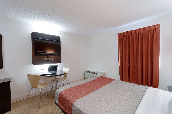 Motel 6 Brandon MB
