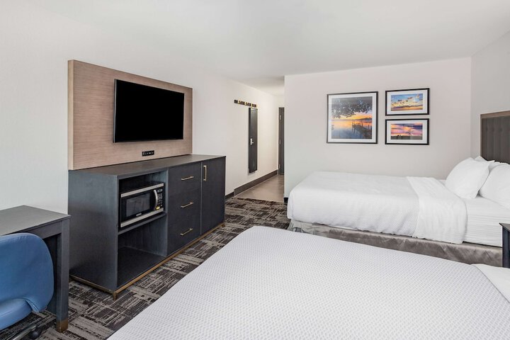 Room 16 of 33