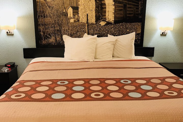 Room 27 of 62