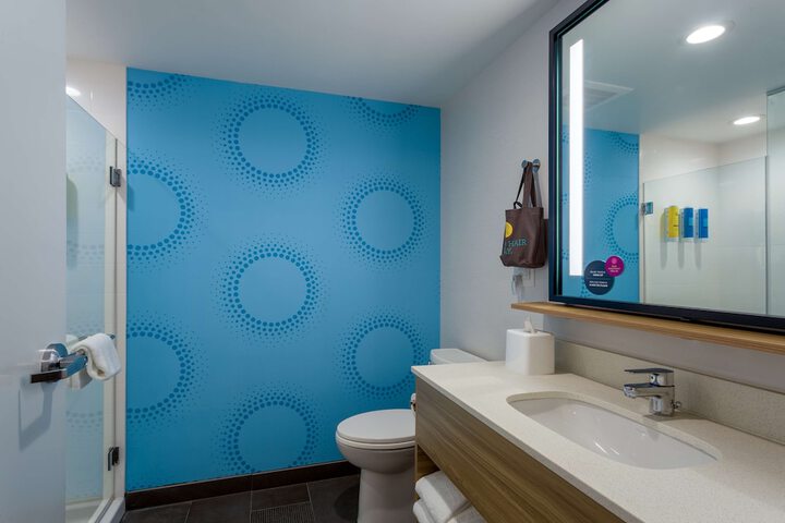 Room 17 of 27