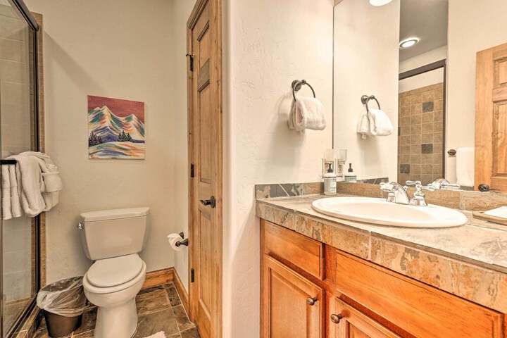 Luxe Rocky Mtn Retreat w / Hot Tub - by Winter Park