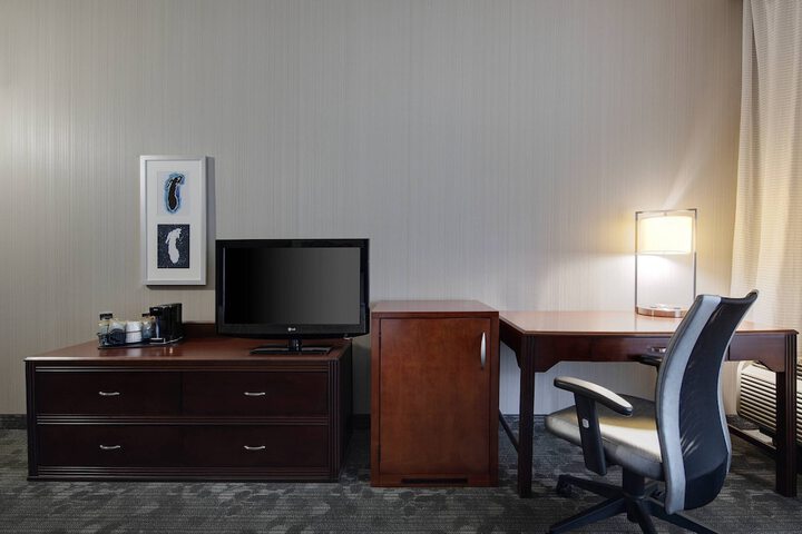Room 21 of 38