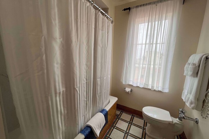 Room 12 of 69