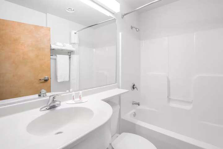 Microtel Inn & Suites by Wyndham Quincy Downtown / River Area