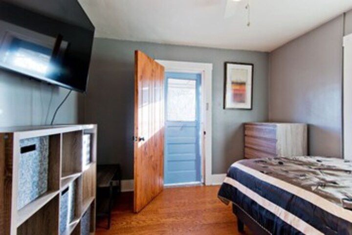 Amazing 5 Bedroom Downtown Ferndale House