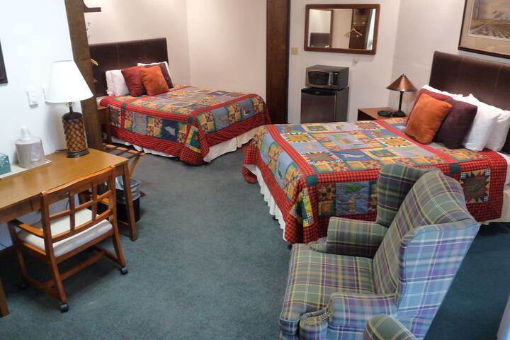 Riverbank Lodge