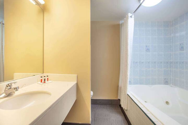 Room 26 of 33