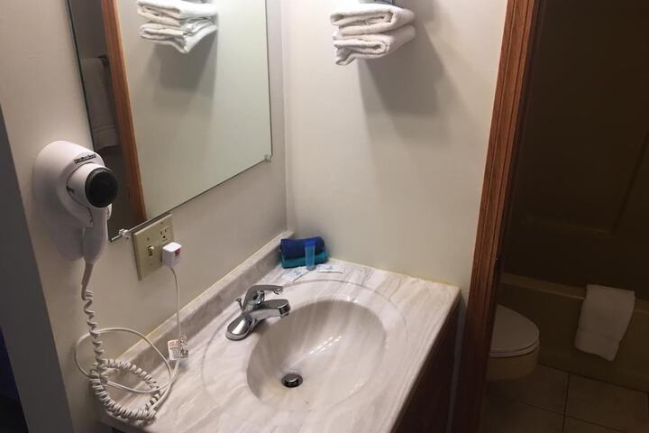 Coho Motel and Suites
