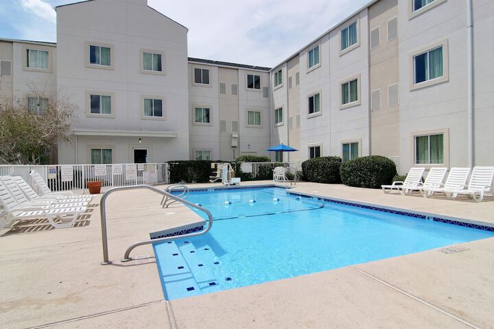 Pool 4 of 27