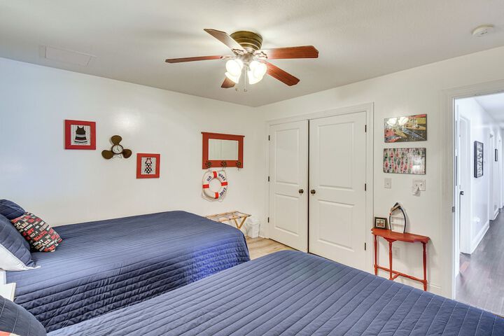 Waterfront Getaway w / Fire Pit + Game Room!