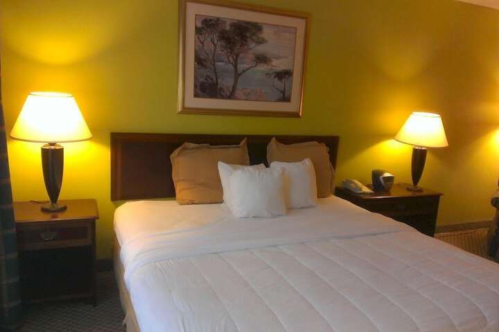 Room 8 of 9