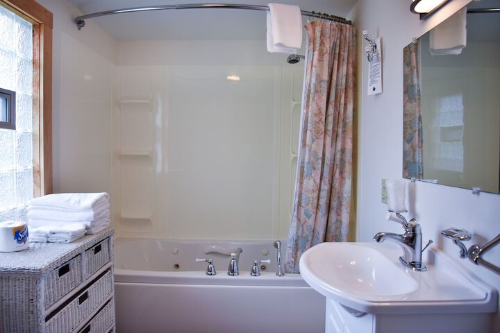 Shorelands Guest Resort and Cottages