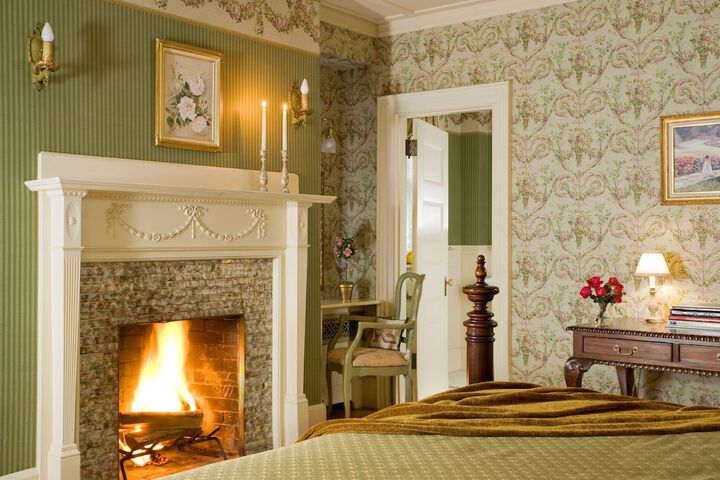 Room 33 of 82