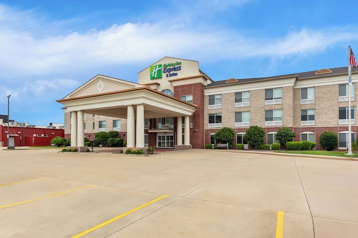 Holiday Inn Express & Suites Vandalia by IHG