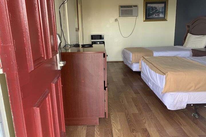 Room 12 of 19