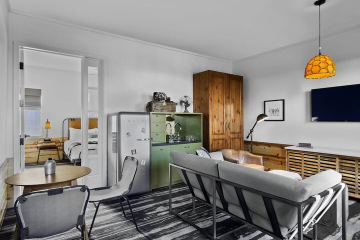 Cavalry Court by Valencia Hotel Collection