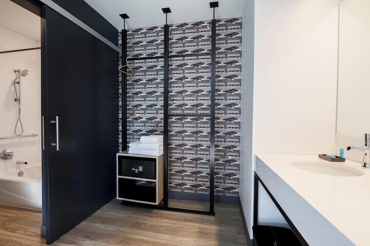 Room 16 of 31