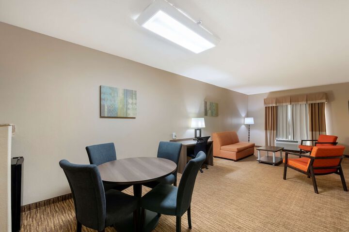 Room 11 of 36