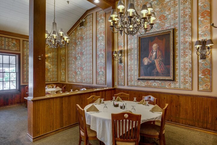 Dining 38 of 48