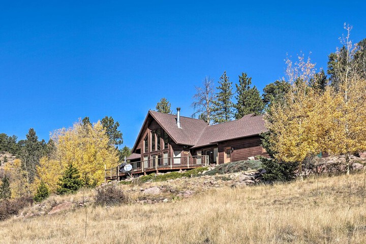 Mtn-view Cabin w / Deck 3 Mi to Cripple Creek!