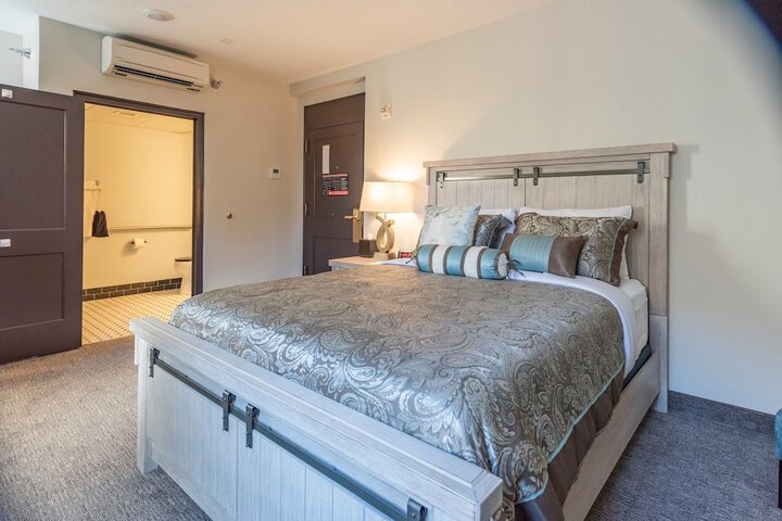 Room 6 of 14