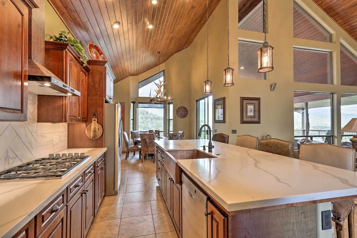 AZ Rim Retreat in Pine W / deck Hot Tub & Views!