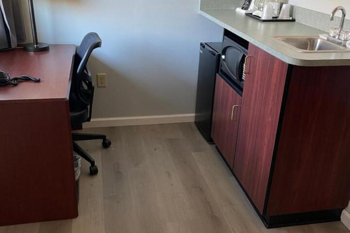 Perry-O Inn & Suites