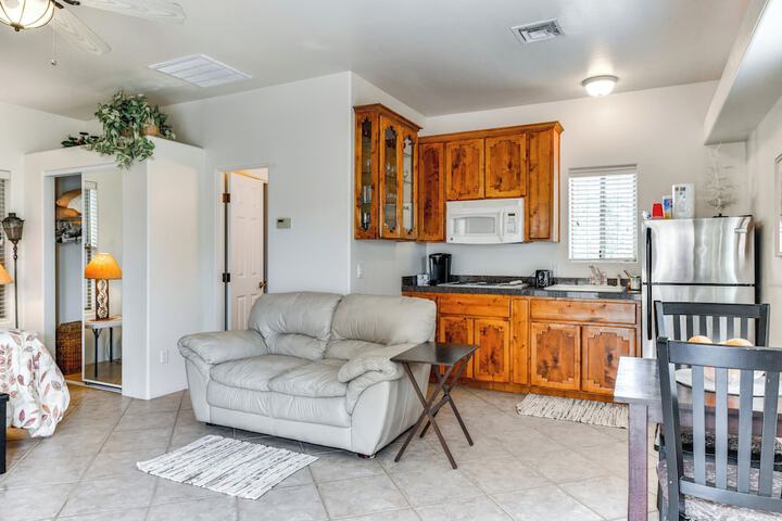 4 Mi to San Tan Mtn Trails: Arizona Studio!