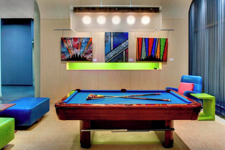 Lounge 56 of 60