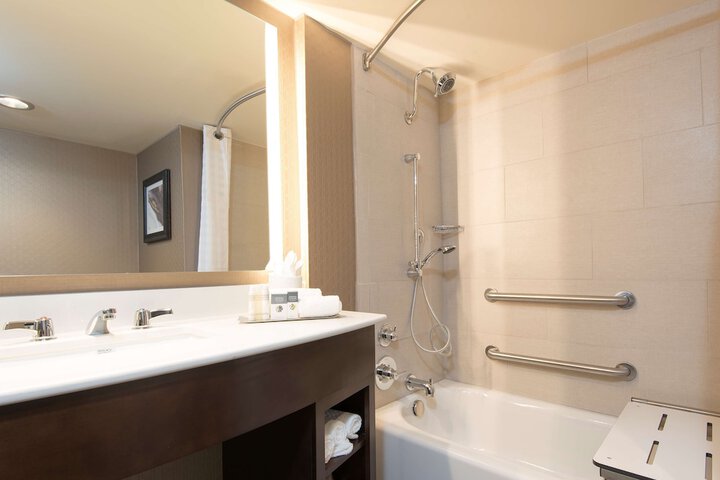 DoubleTree by Hilton Schenectady Downtown