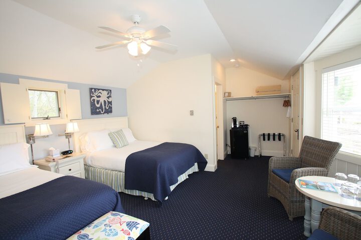 Glen Cove Inn & Suites