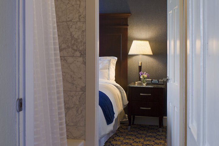 Newport Beach Hotel & Suites