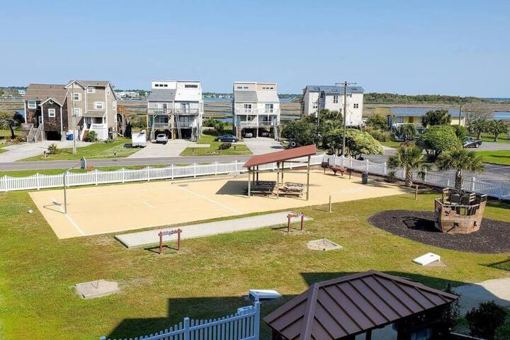Gorgeous views Oceanfront, Pool,The Driftwood!