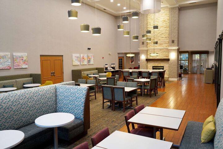 Hampton Inn & Suites Chicago / Aurora