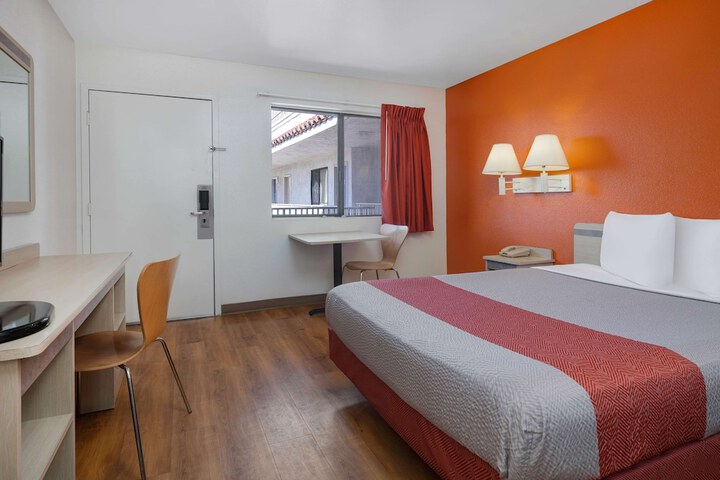 Room 19 of 50
