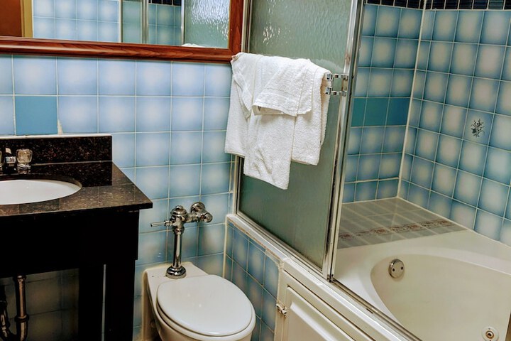Room 12 of 26