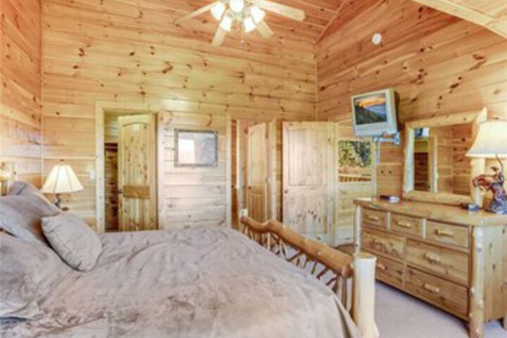 Big Bear Lodge Five Bedroom Home