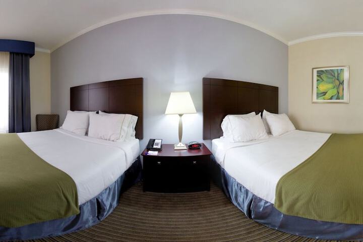 Room 25 of 41