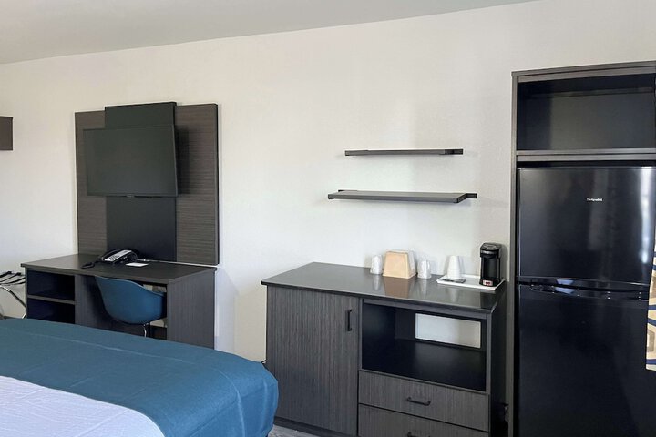 Studio 6 Suites Delano CA