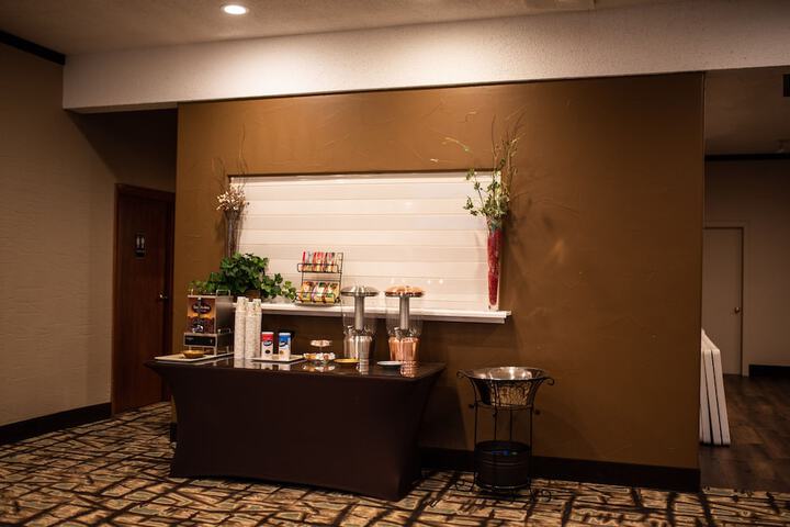 Ballroom/Hall 94 of 112